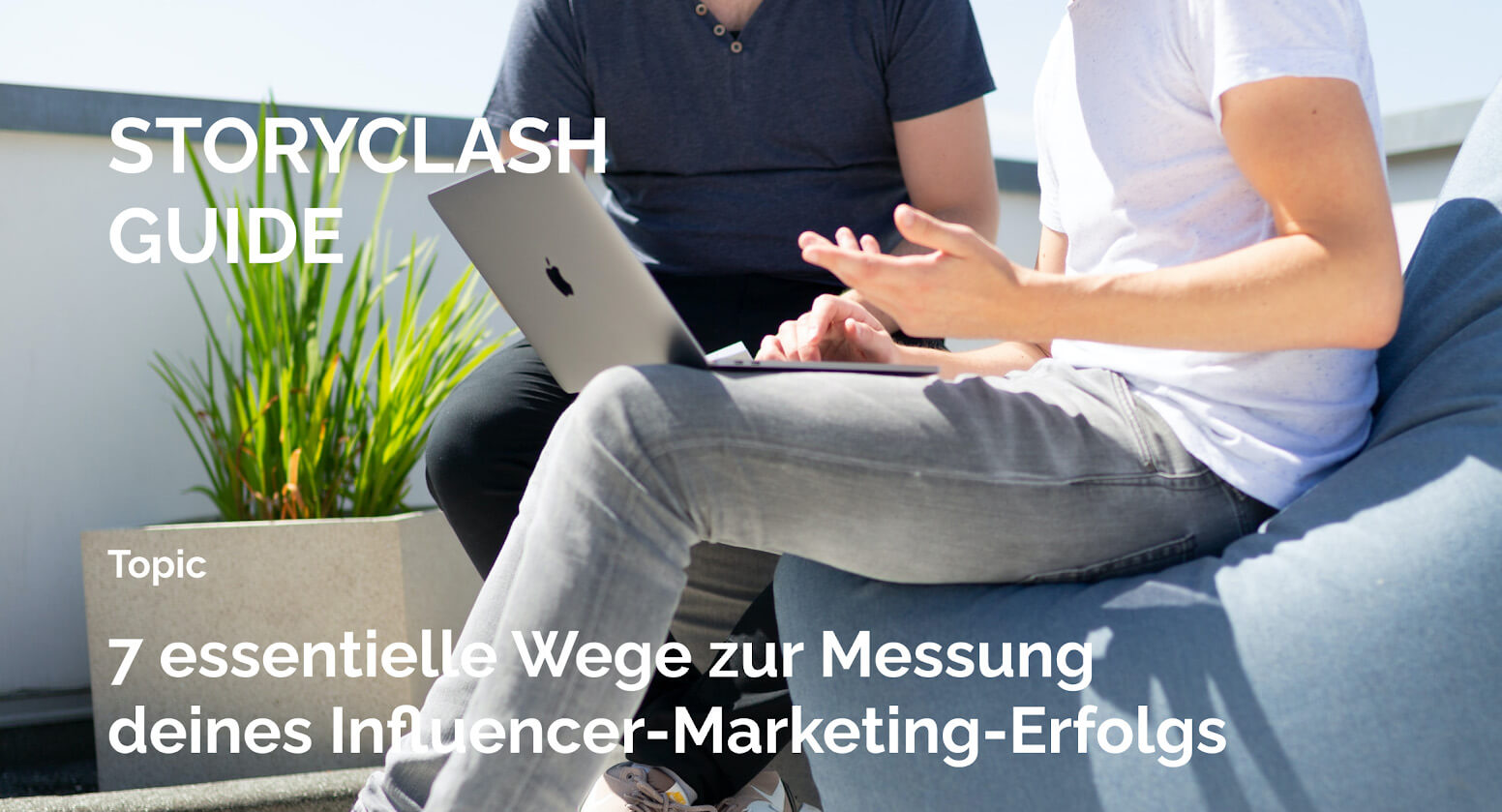 Bild mit zwei Männern, die über sieben wichtige Methoden zur Messung der Performance Ihres Influencer-Marketings diskutieren.